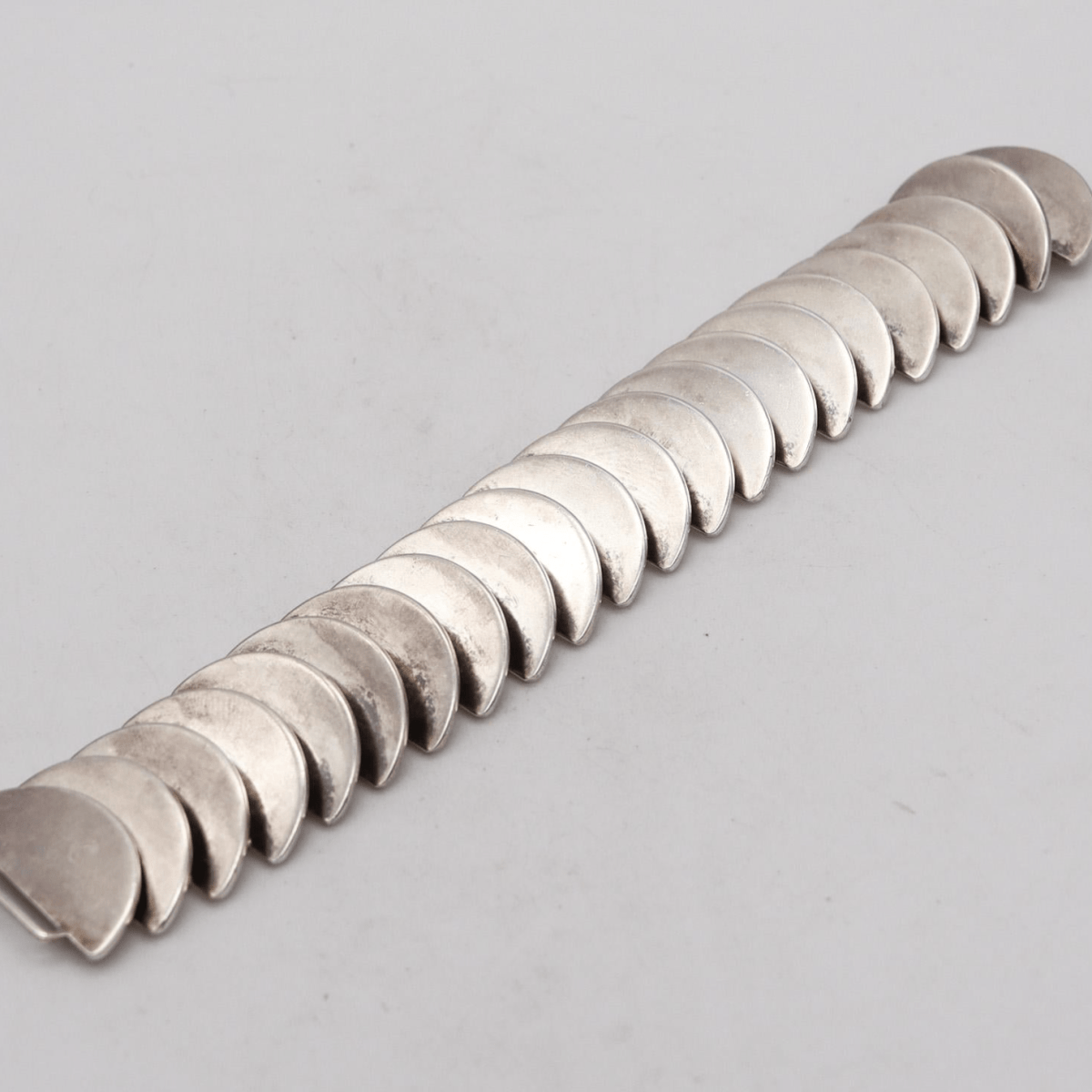 Astrid Fog: Redefining Modernism in Danish Jewelry Design